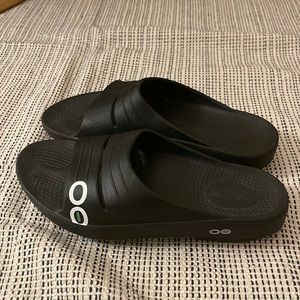 Oofos slides